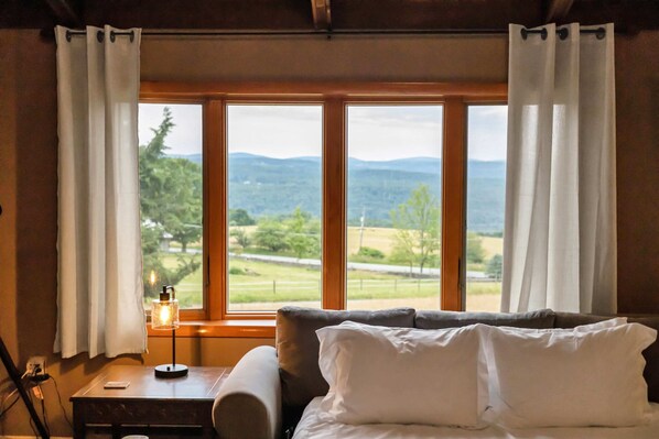 3 bedrooms, desk, iron/ironing board, WiFi