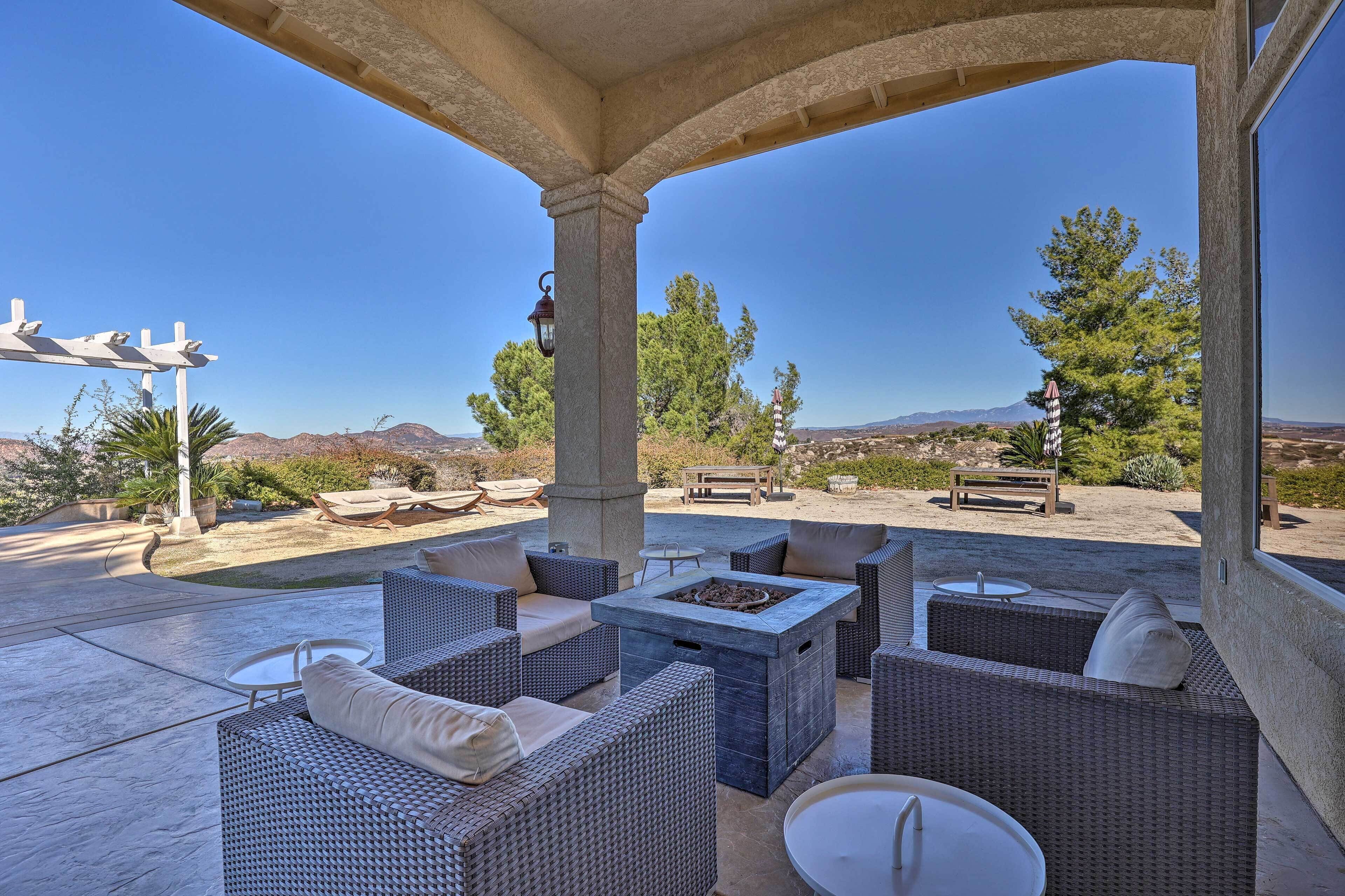 Charming Temecula Home w/ Hot Tub, Mountain Views!