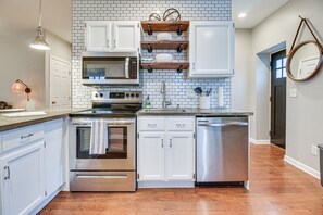 冷蔵庫、電子レンジ、コンロ、食器洗い機