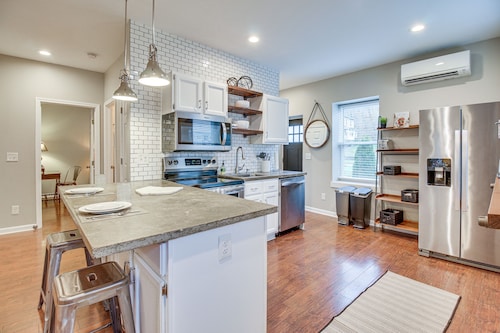 Historic Loveland Apt: Walk to Little Miami River!