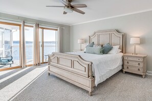4 bedrooms, desk, iron/ironing board, Internet - Waterfront Lake Tillery Home w/ Incredible Views! (Mount Gilead)