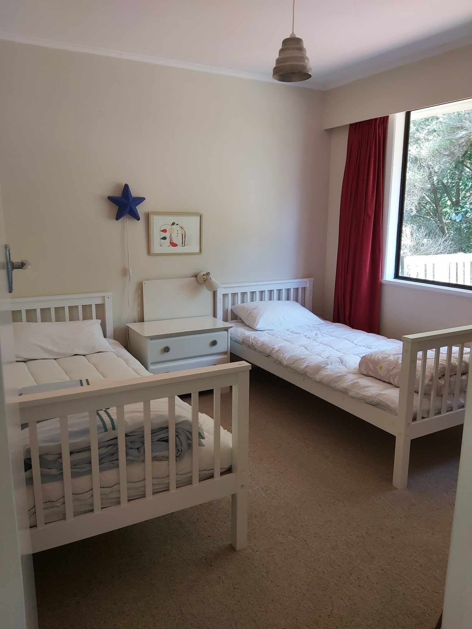 3 chambres, coffres-forts dans les chambres, bureau