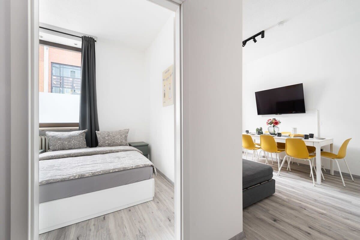 2 habitaciones, tabla de planchar con plancha, wifi y ropa de cama 