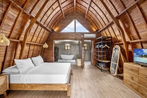 Villa | 2 sovrum, värdeförvaringsskåp på rummet och skrivbord