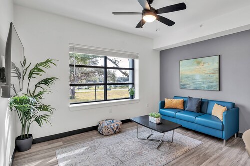 Chic 1BR Retreat w/ Full Kitchen, Access to Wellness Center | The Well @Mouratoglou Academy