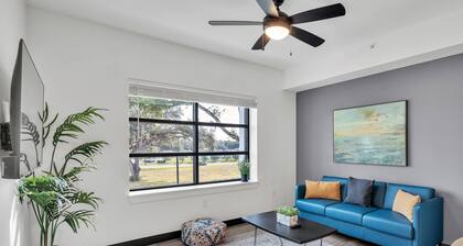 Chic 1BR Retreat w/ Full Kitchen, Access to Wellness Center | The Well @Mouratoglou Academy