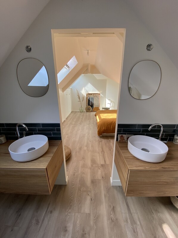 6 Schlafzimmer, Bügeleisen/Bügelbrett, WLAN, Bettwäsche