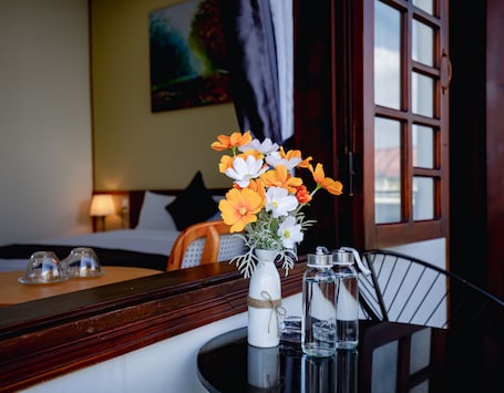 Ropa de cama de alta calidad, colchones con efecto memoria y minibar