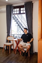 高级双人房 | 高档床上用品、记忆海绵床垫、迷你吧、办公桌