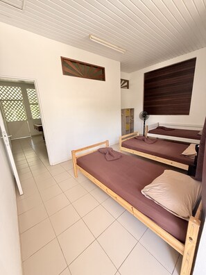 4 bedrooms, free WiFi, bed sheets