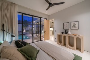 3 habitaciones, caja de seguridad en la habitación y escritorio 