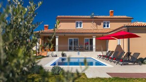 A two-story building with a swimming pool, outdoor seating, and a clear blue sky. - Amazing home in Marcana (Marcana)