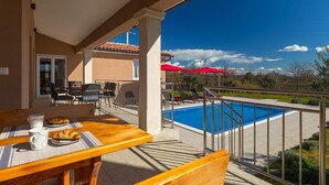 Outdoor dining - Amazing home in Marcana (Marcana)