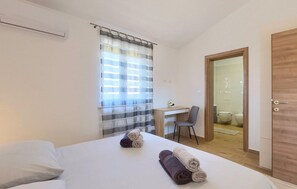 3 bedrooms, travel cot, free WiFi, bed sheets