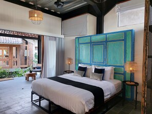 Habitación superior con 1 cama matrimonial o 2 individuales, 1 cama King size, Terraza | Ropa de cama de alta calidad y minibar 