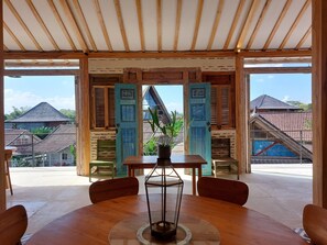 Villa de diseñador, 2 habitaciones, cocina, vista a la montaña | Comedor