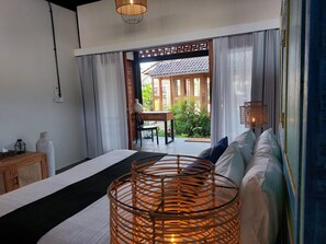 Habitación superior con 1 cama matrimonial o 2 individuales, 1 cama King size, Terraza | Ropa de cama de alta calidad y minibar