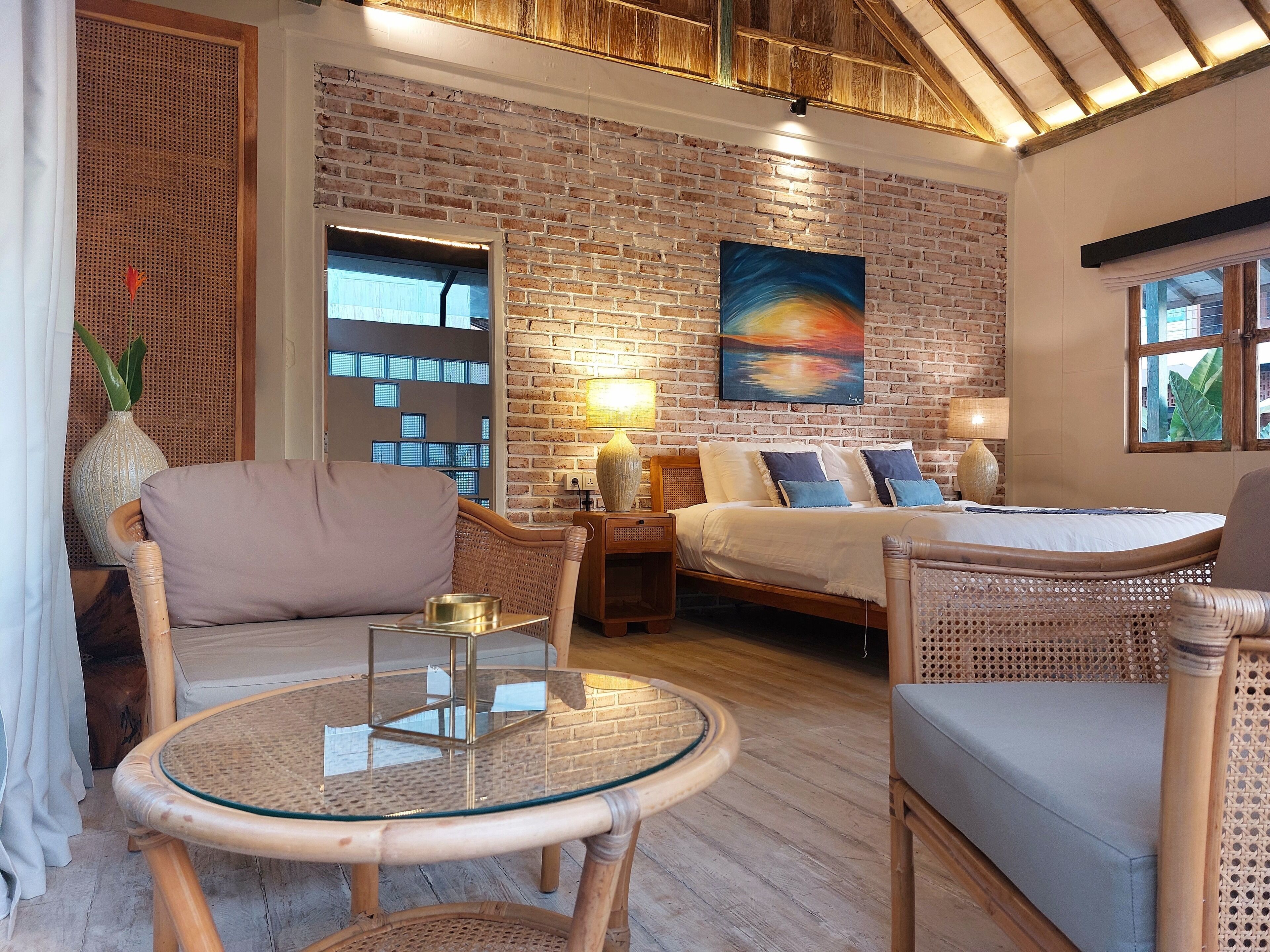 Deluxe-Doppel- oder -Zweibettzimmer, 1 King-Bett, eigener Pool, Flussblick | Hochwertige Bettwaren, Minibar, Zimmersafe, Schreibtisch