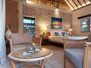 Habitación Deluxe con 1 cama matrimonial o 2 individuales, 1 cama King size, alberca privada | Ropa de cama de alta calidad y minibar