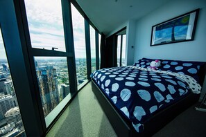 2 bedrooms, desk, iron/ironing board, WiFi