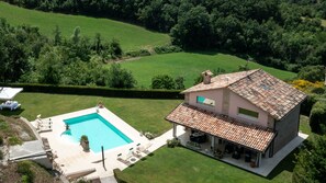 A house with a swimming pool, a patio, and a garden. - Heartbreaking Charming Villa in Chipieri - Marche (Apecchio)
