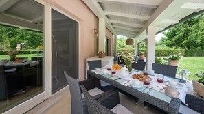 Villa, 2 chambres, piscine privée, vue jardin | Restauration extérieure