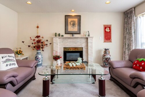 4 Bedrooms Entire House, Nearby Downtown Vancouver