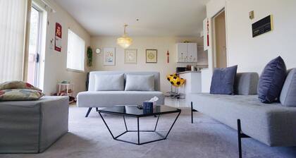 4 Bedrooms Entire House, Nearby Downtown Vancouver