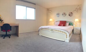 4 bedrooms, desk, free WiFi, bed sheets