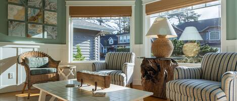 Smart-tv, een open haard, tafelvoetbal en een tafeltennistafel