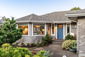 Exterior - Truly a Treasure by AvantStay | Walk to Beach, Patio (Manzanita)