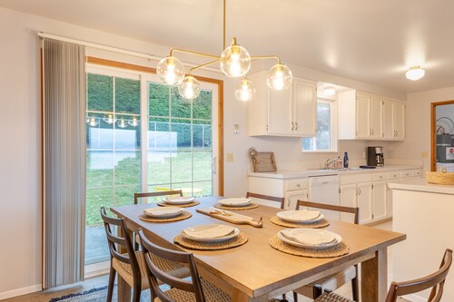 Whidbey Bliss by AvantStay | 2min to Beach + View