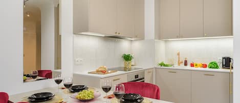 Apartament | Cuina privada | Frigorífic gran i bullidora elèctrica