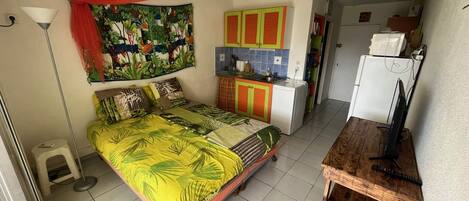 1 habitación, tabla de planchar con plancha, wifi y ropa de cama