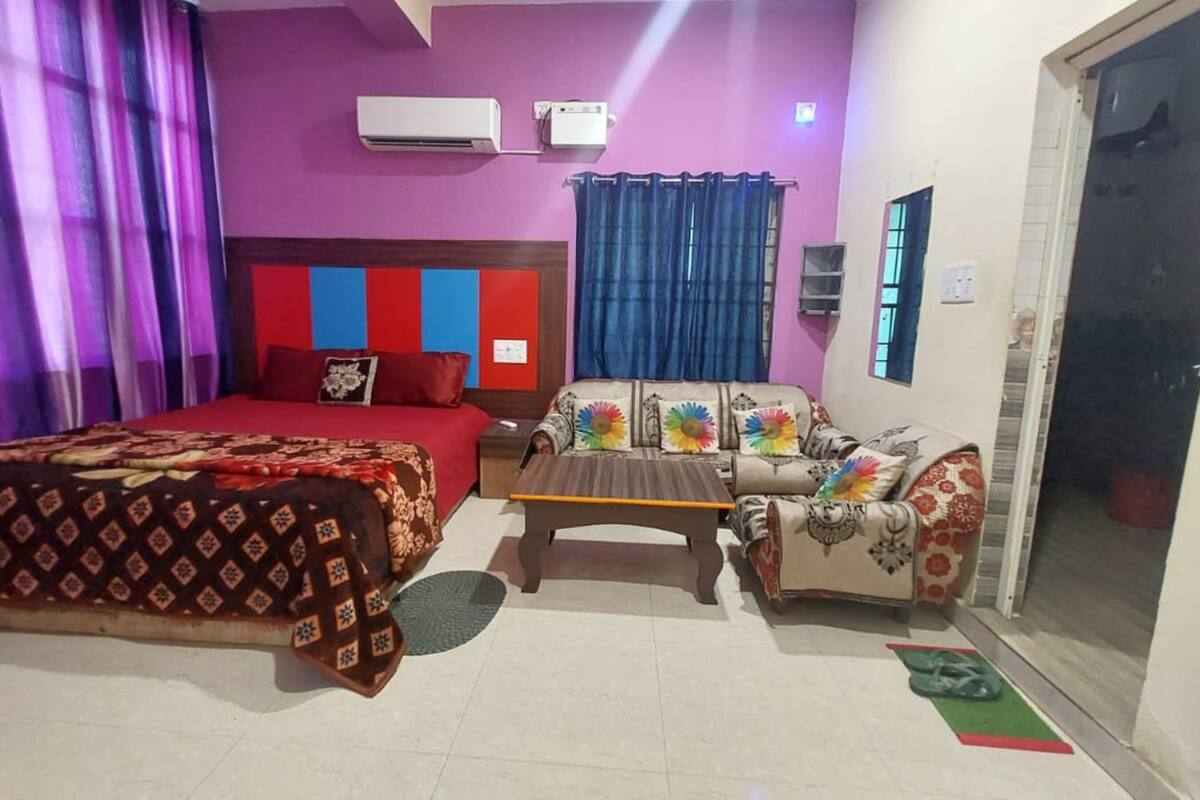 Deluxe Double Room, City View | Soundproofing, WiFi (free), bed sheets
