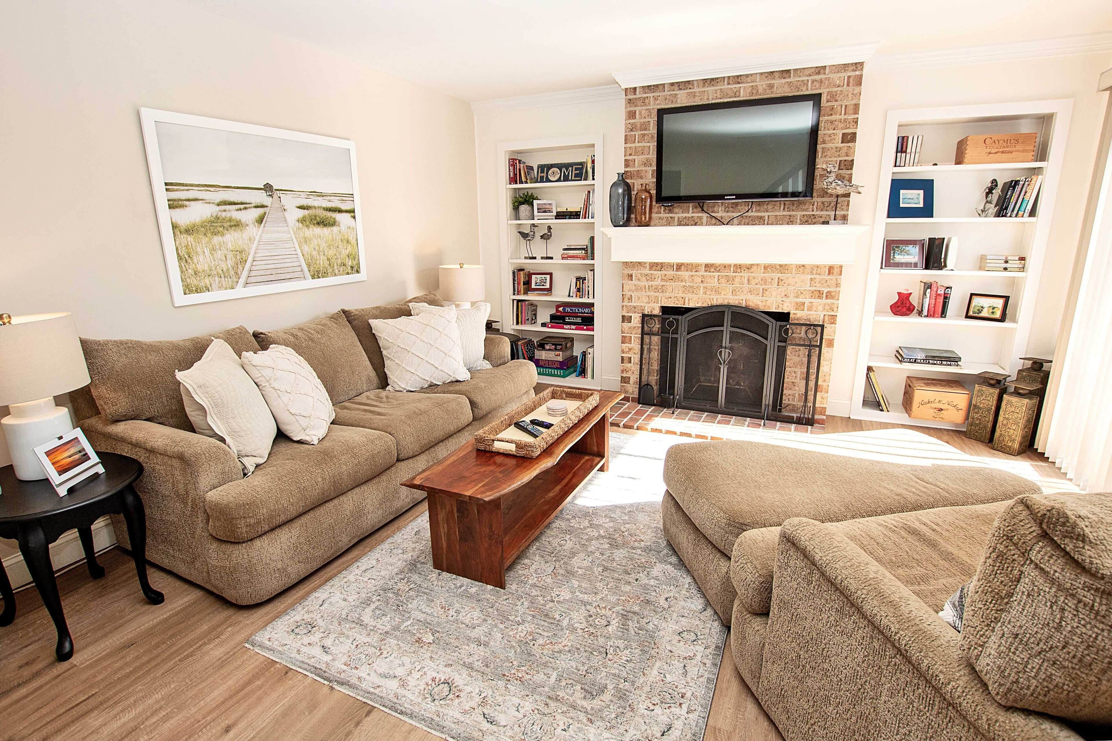 KH2, Life is Short- Beach, shopping and restaurants nearby! Community Pool.