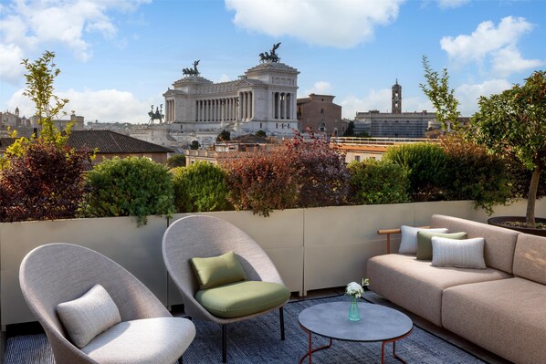 2 bars/lounges - Radisson Collection Hotel, Roma Antica (Rome)