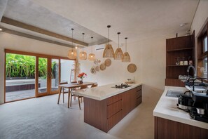 Dining room - Octo 3 Villa by Betterplace (Canggu)