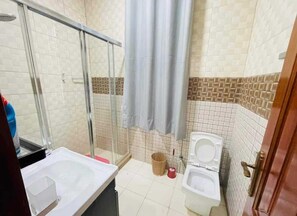 Towels, soap, toilet paper - Aevon Apartment Kigali (Kigali)