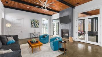 Smart TV, fireplace, books