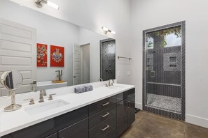 Hair dryer, towels - Unique Modern Ranch with Pool, Hot Tub, Grill & Fireplace (Nashville)