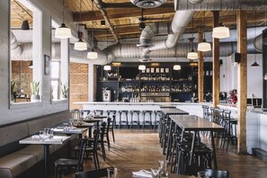 بار (في المنشاة)