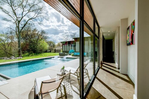 Unique Modern Ranch with Pool, Hot Tub, Grill & Fireplace