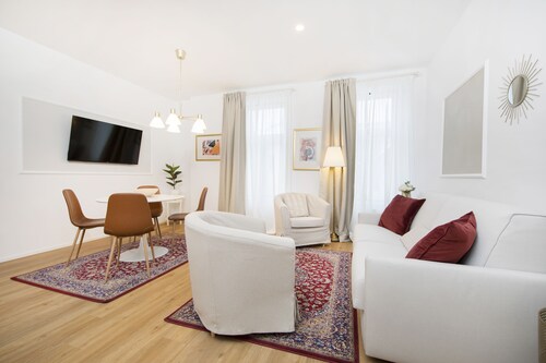 Stylish apartment 2 min from the Dragon Bridge