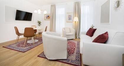 Stylish apartment 2 min from the Dragon Bridge
