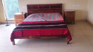 3 makuuhuonetta, silitysrauta/-lauta, Wi-Fi, vuodevaatteet