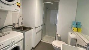 Unclassified image, 5 of 11, button - Lovely 2bed Unit Near Victoria Market and Cbd! (Melbourne)