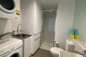 Basic Apartment | Bathroom - Lovely 2bed Unit Near Victoria Market and Cbd! (Melbourne)
