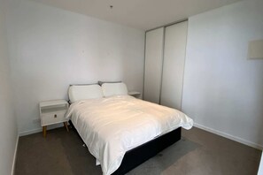 Basic Apartment - Lovely 2bed Unit Near Victoria Market and Cbd! (Melbourne)