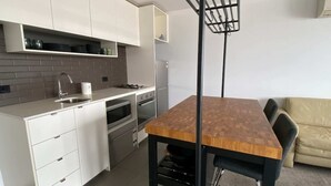 Unclassified image, 4 of 11, button - Lovely 2bed Unit Near Victoria Market and Cbd! (Melbourne)